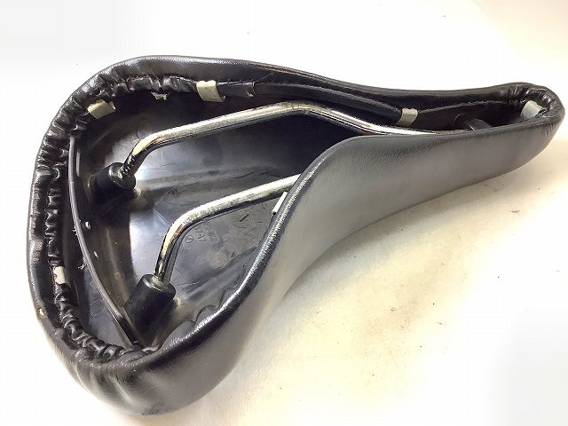 サドル ブラック