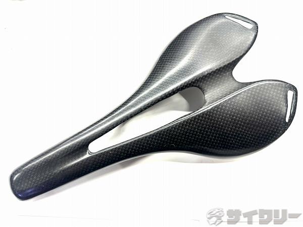 フルカーボンサドル