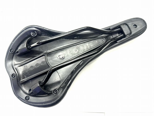 サドル メリダロゴ スチールレール ブラック