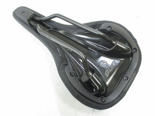 サドル BEL-AIR V3 LUX-ALLOYレール