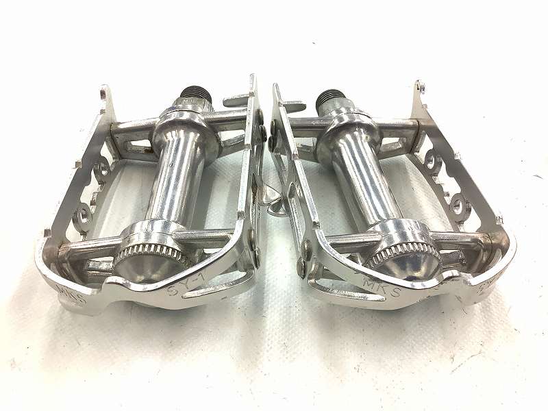 フラットペダル SYLVAN ROAD