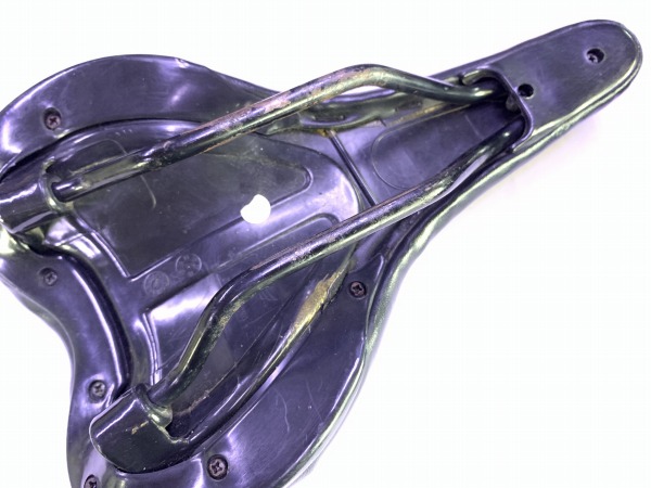 サドル ブラック スチールレール