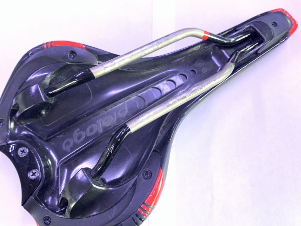 サドル NAGO evo pas Tiroxレール