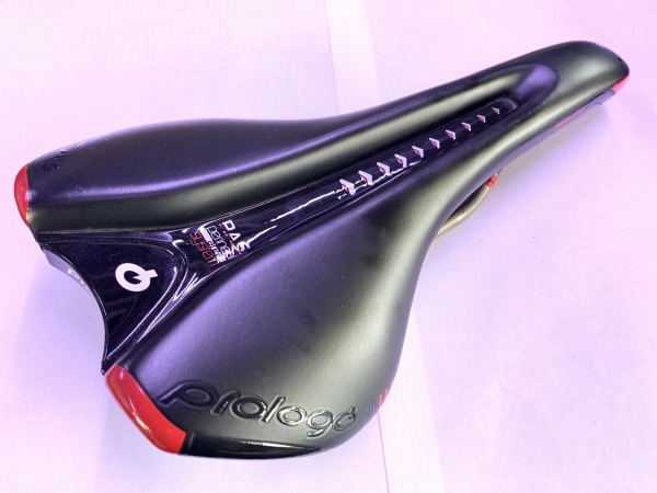 サドル NAGO evo pas Tiroxレール