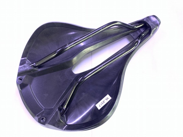 サドル POWER COMP HOLLOW CR-MOレール 143mm