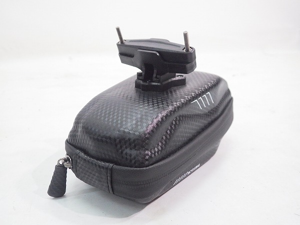 サドルバッグ E7 サイズ：190㎜ x 105㎜ x 90㎜(実測)