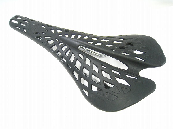 メッシュサドル ブラック スチールレール