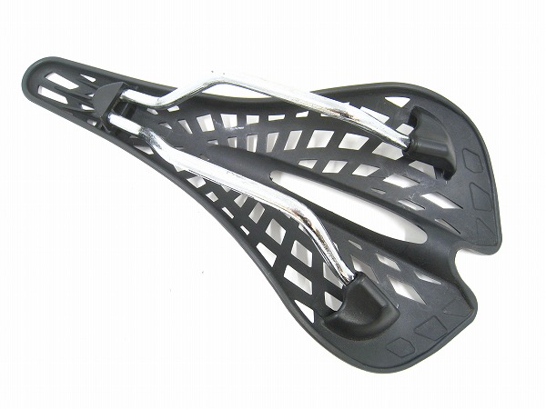 メッシュサドル ブラック スチールレール