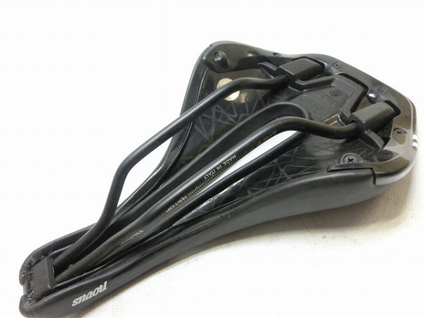 サドル Novus Fec ALLOYレール