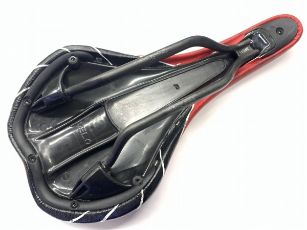 サドル カーボンレール