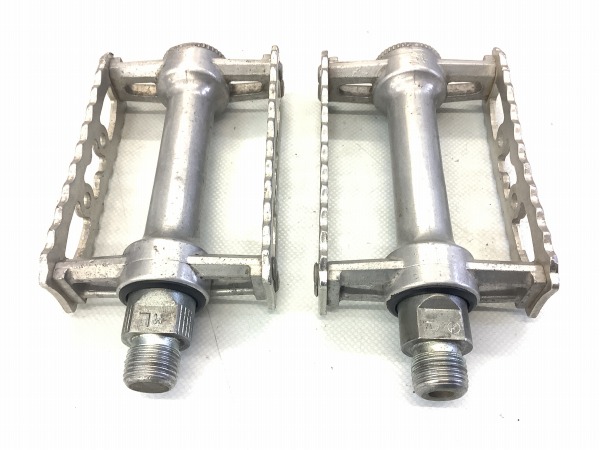 フラットペダル シルバー