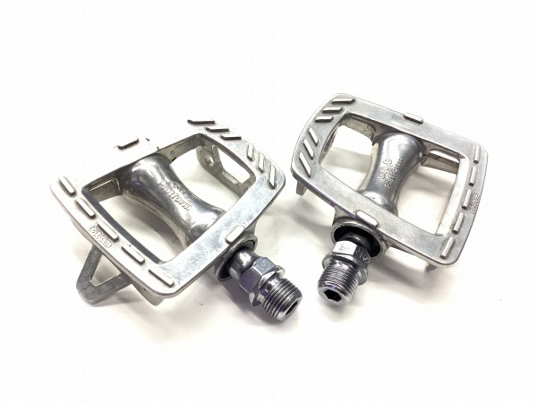 フラットペダル GR-9 PLATFORM シルバー がたつきあり