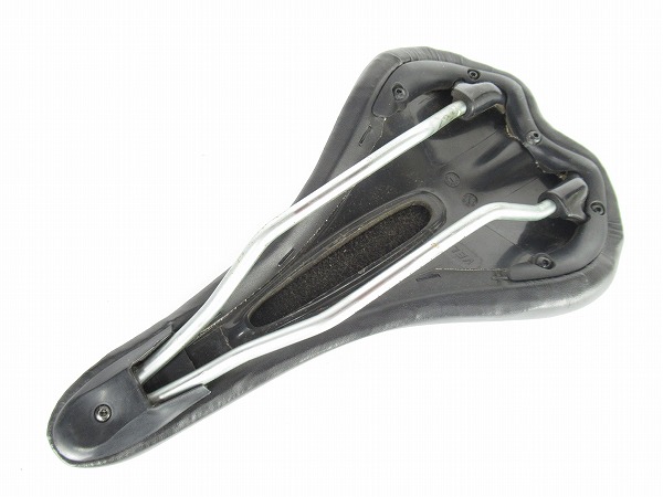 サドル　ブラック　スチールレール