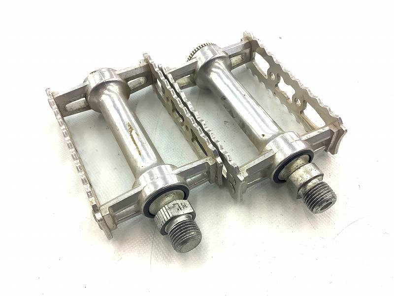 フラットペダル SYLVAN TOURING