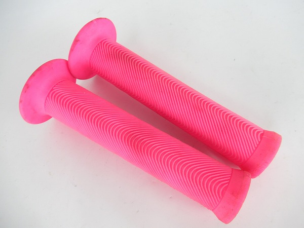 グリップ　ピンク　全長：約140mm　実測内径：19.5mm