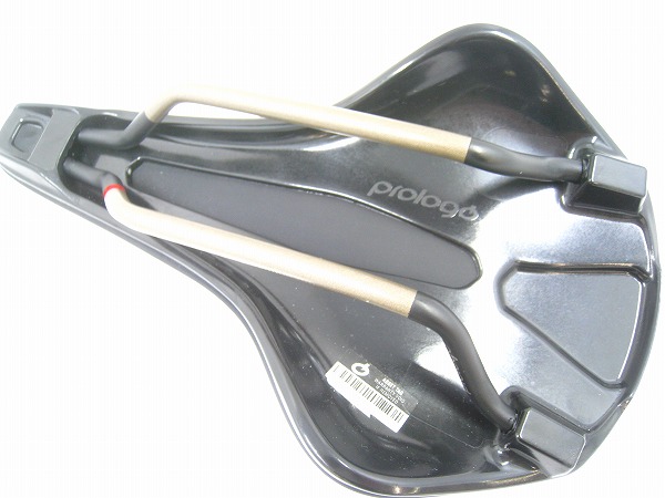 サドル　NAGO R4 137mm TIROXレール