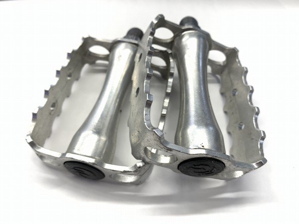 フラットペダル シルバー