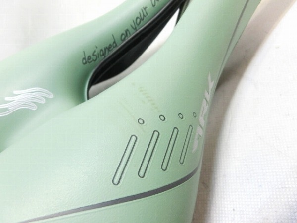 サドル TRK ライトグリーン