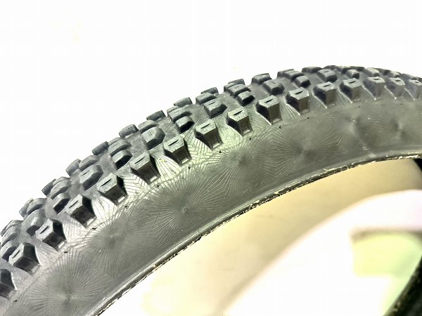 ブロックタイヤ KRYPTOTAL 29×2.4