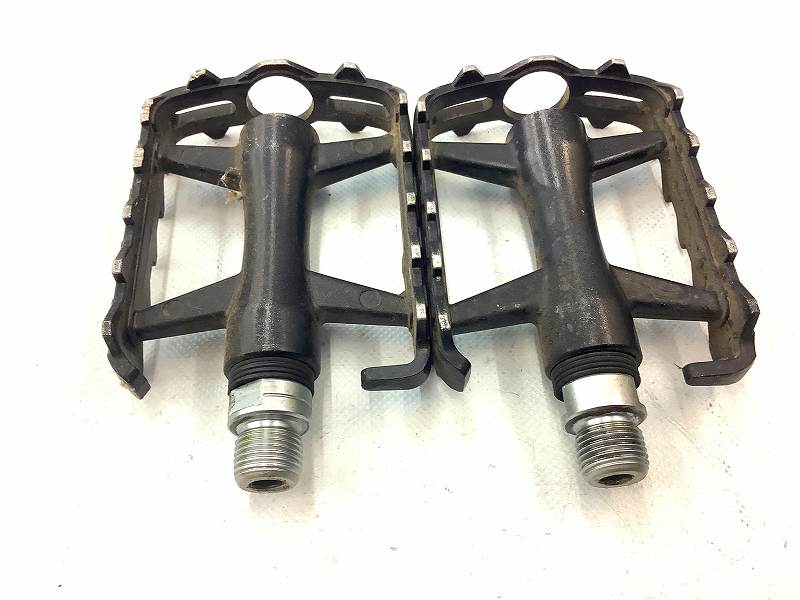 フラットペダル