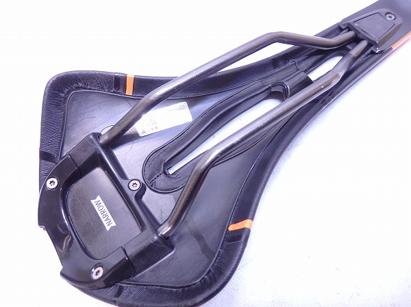 サドル MANTRA XSILITE