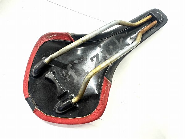 サドル ANTARES MANGANESEレール ブラック/レッド 欠品あり