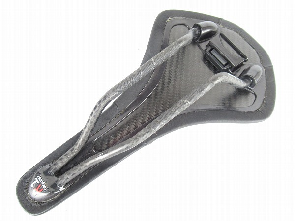 サドル ANTARES R1　ブラック　カーボンレール