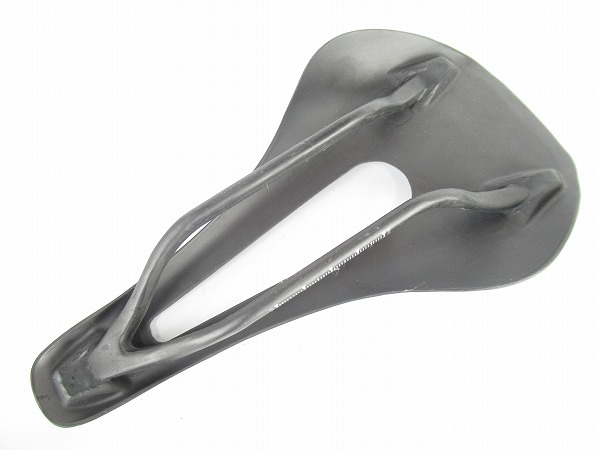 フルカーボンサドル