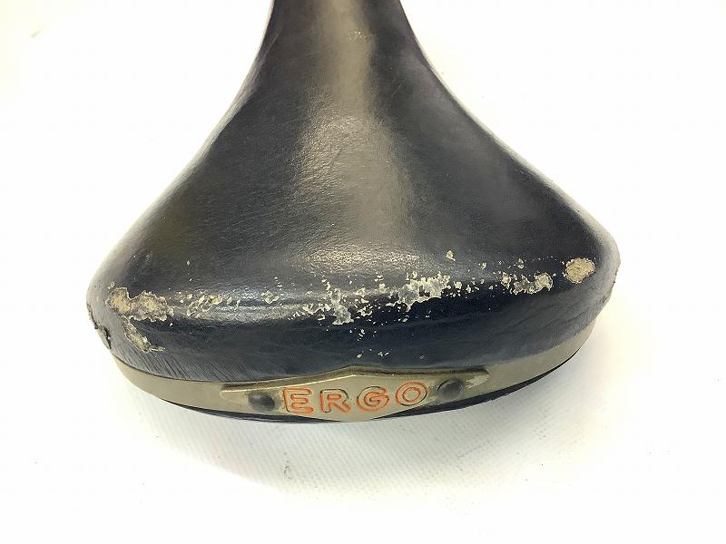 サドル ERGO 破れ