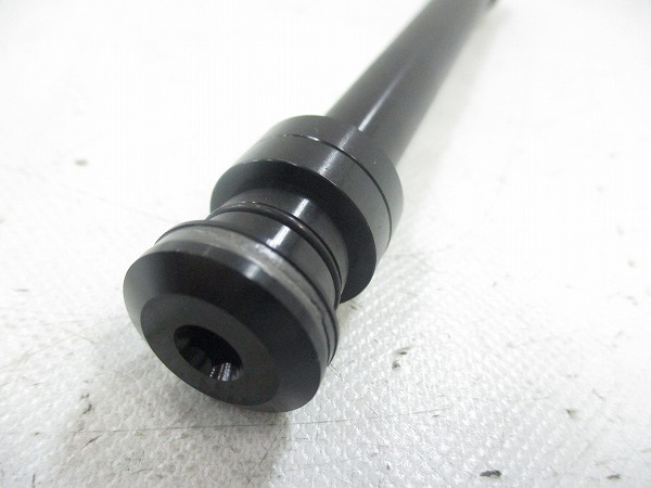 スルーアクスルシャフト 135mmx15mm（実測）