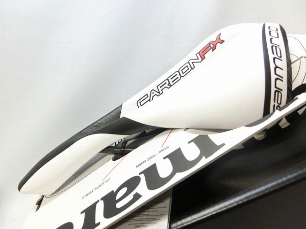 サドル MANTRA CARBONFX ホワイト/ブラック 140mm