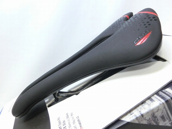 サドル ASPIDE SHORT OPEN CARBONFX 155mm