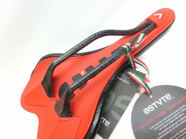 サドル SKYLITE SR カーボンレール ブラック/レッド ※べたつき