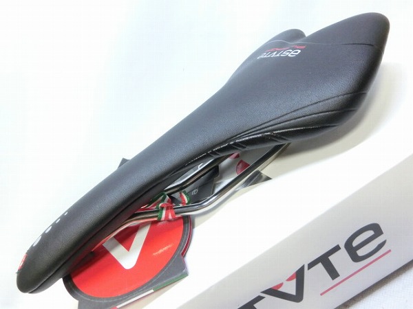 サドル SKYLINE SR チタンバナジウムレール　ブラック/ブラック　※べたつき