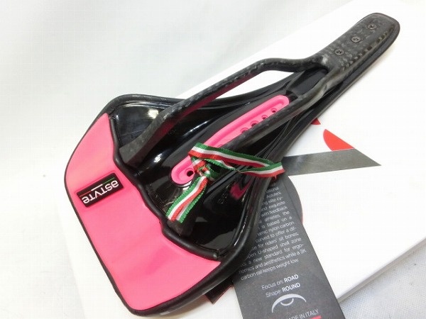 サドル STARLITE カーボンレール ブラック/ピンク