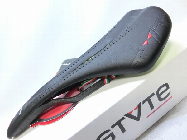 サドル STARLITE カーボンレール ブラック/イエロー