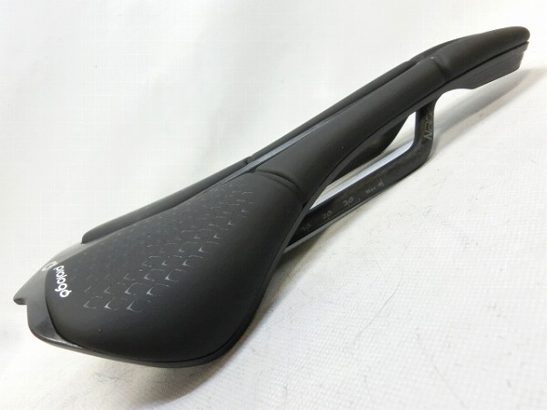 サドル SCRATCH PAS M5 NACKカーボンレール