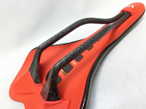 サドル SKYLITE SR カーボンレール ブラック/レッド ※べたつき