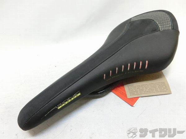 サドル ARIONE CARBON