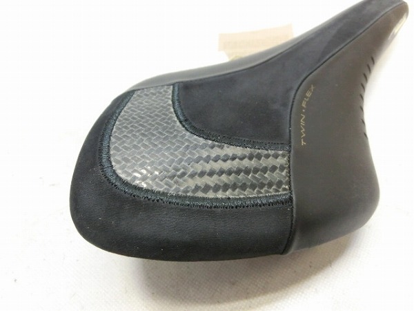 サドル ARIONE CARBON