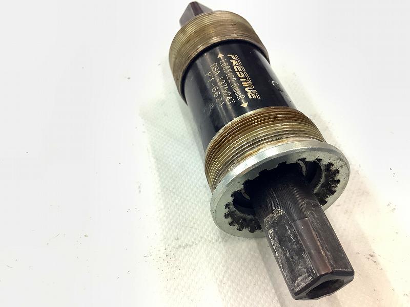 ボトムブラケット　68/122.5mm　JIS