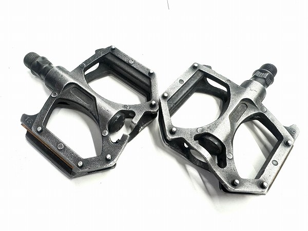 フラットペダル 割れあり