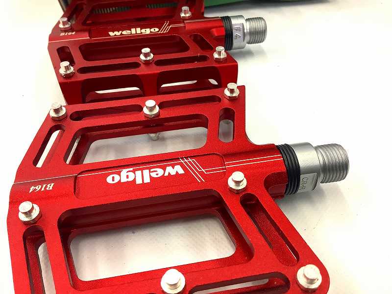 フラットペダル B164 レッド