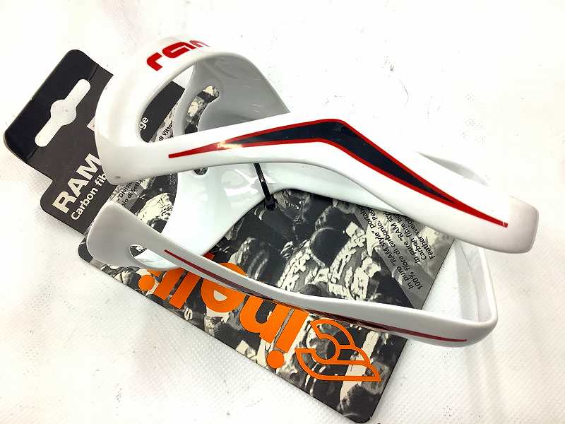 カーボンボトルケージ RAM ホワイト