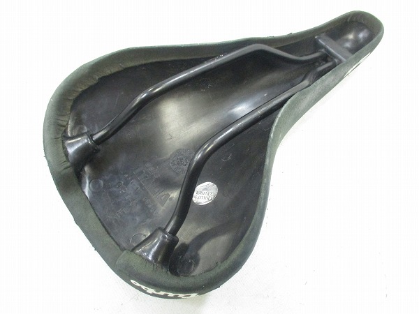 サドル turbo ブラック