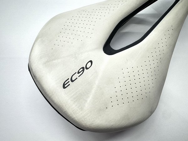 サドル EC90 スチールレール ホワイト