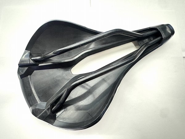 サドル EC90 スチールレール ホワイト