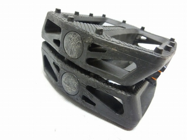 フラットペダル