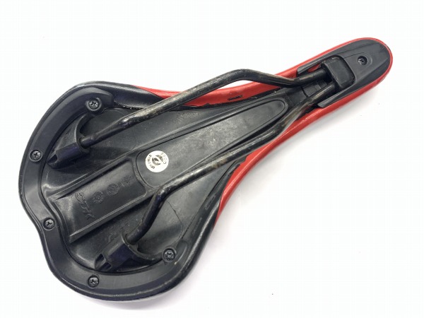 サドル メリダロゴ スチールレール