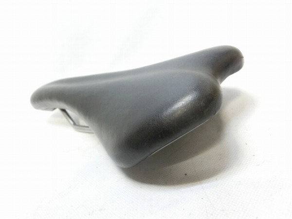 サドル ブラック　スチールレール